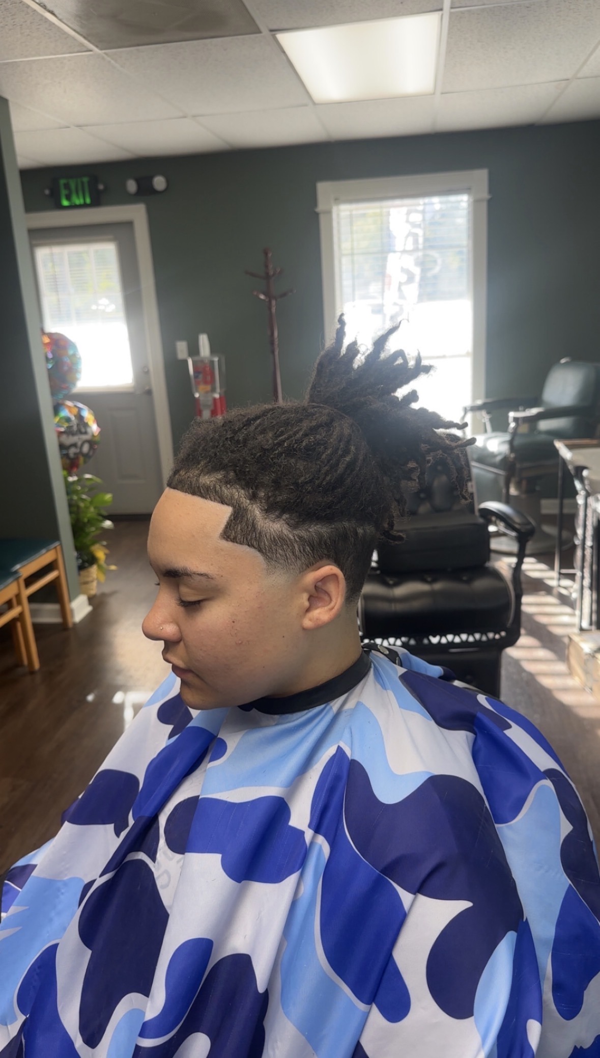 Locs taper with design